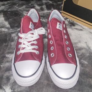 Burgundy low top converse